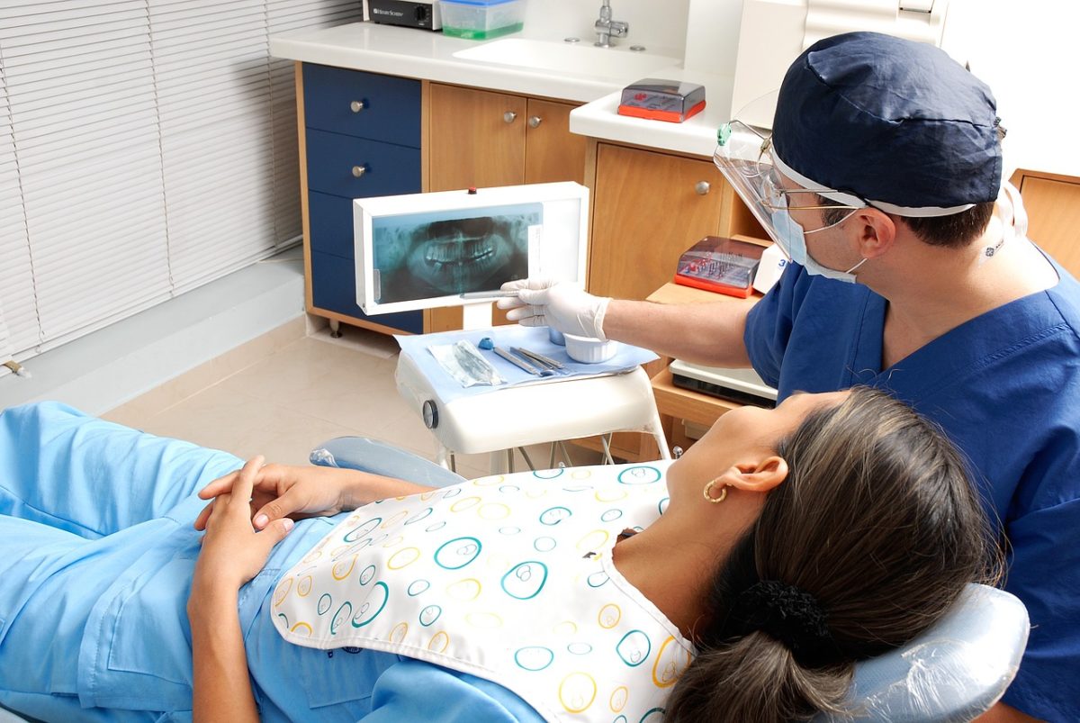 Obecna technologia stosowana w salonach stomatologii estetycznej zdoła sprawić, że odzyskamy śliczny uśmieszek.